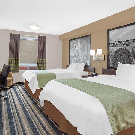 במוטל Super 8 By Wyndham Brandon Mb מראה חיצוני תמונה