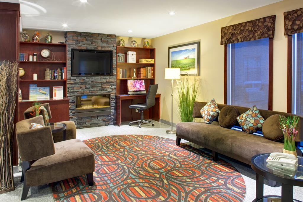 במוטל Super 8 By Wyndham Brandon Mb מראה חיצוני תמונה
