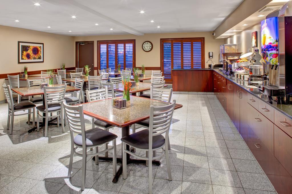 במוטל Super 8 By Wyndham Brandon Mb מראה חיצוני תמונה