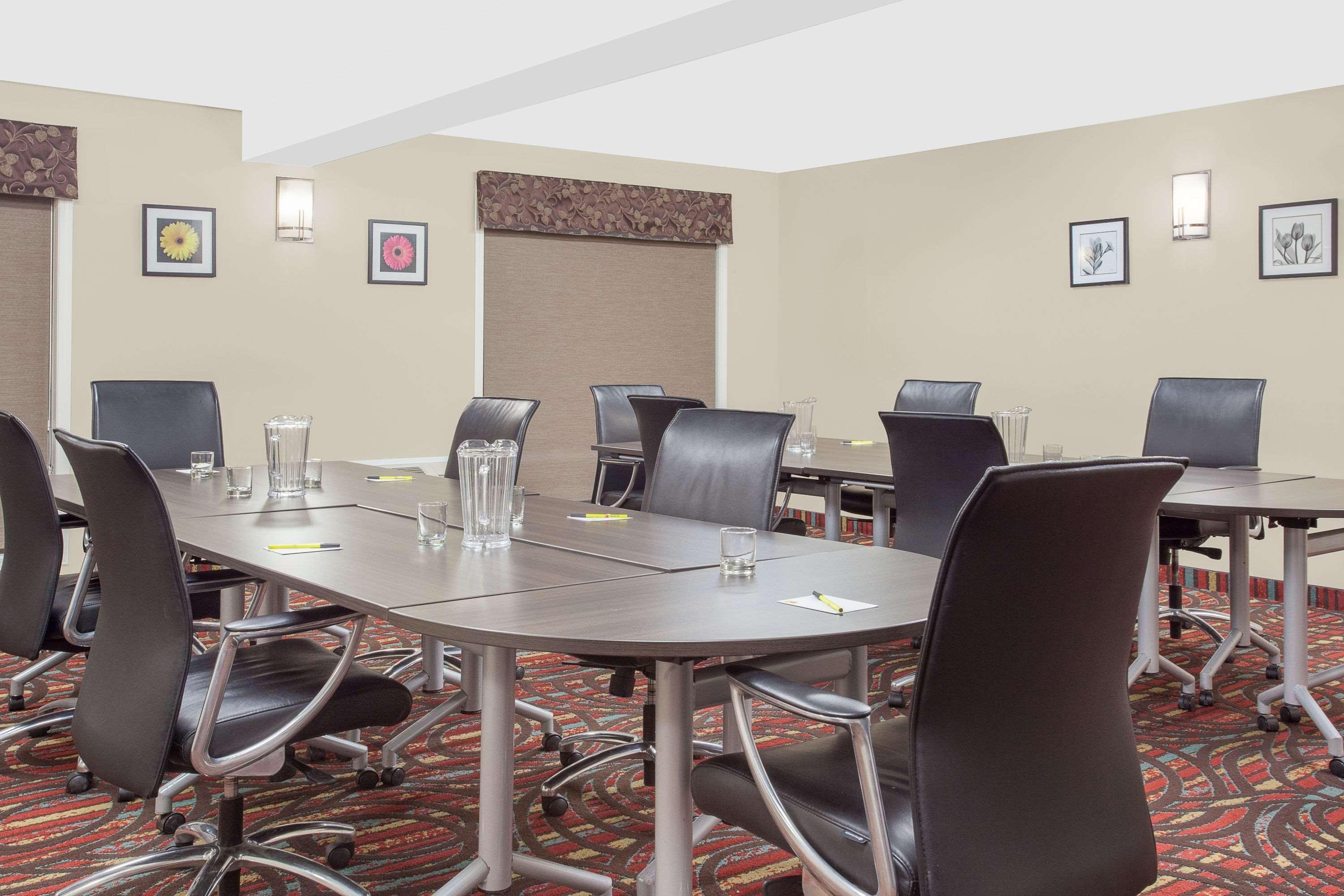 במוטל Super 8 By Wyndham Brandon Mb מראה חיצוני תמונה