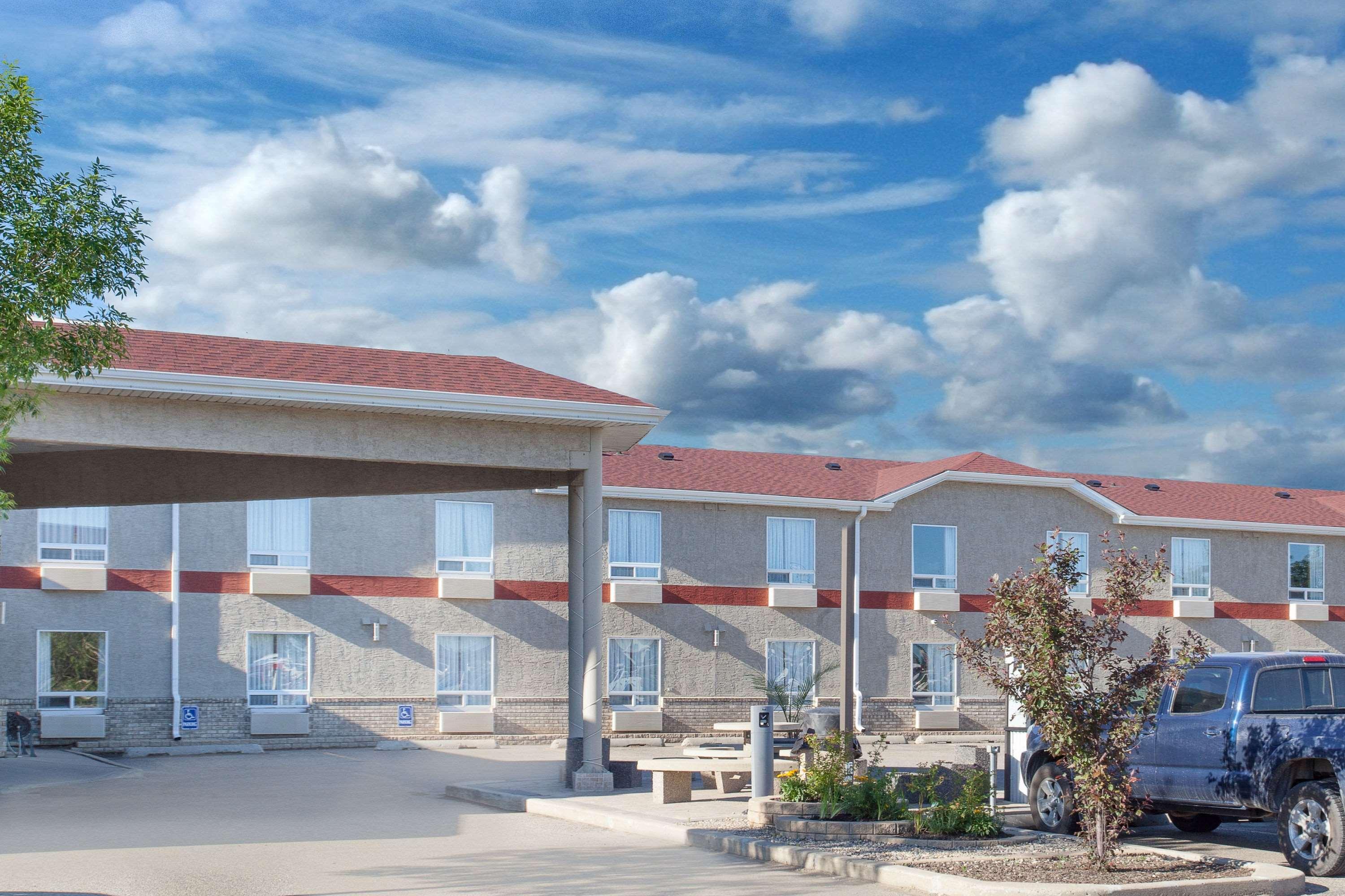 במוטל Super 8 By Wyndham Brandon Mb מראה חיצוני תמונה