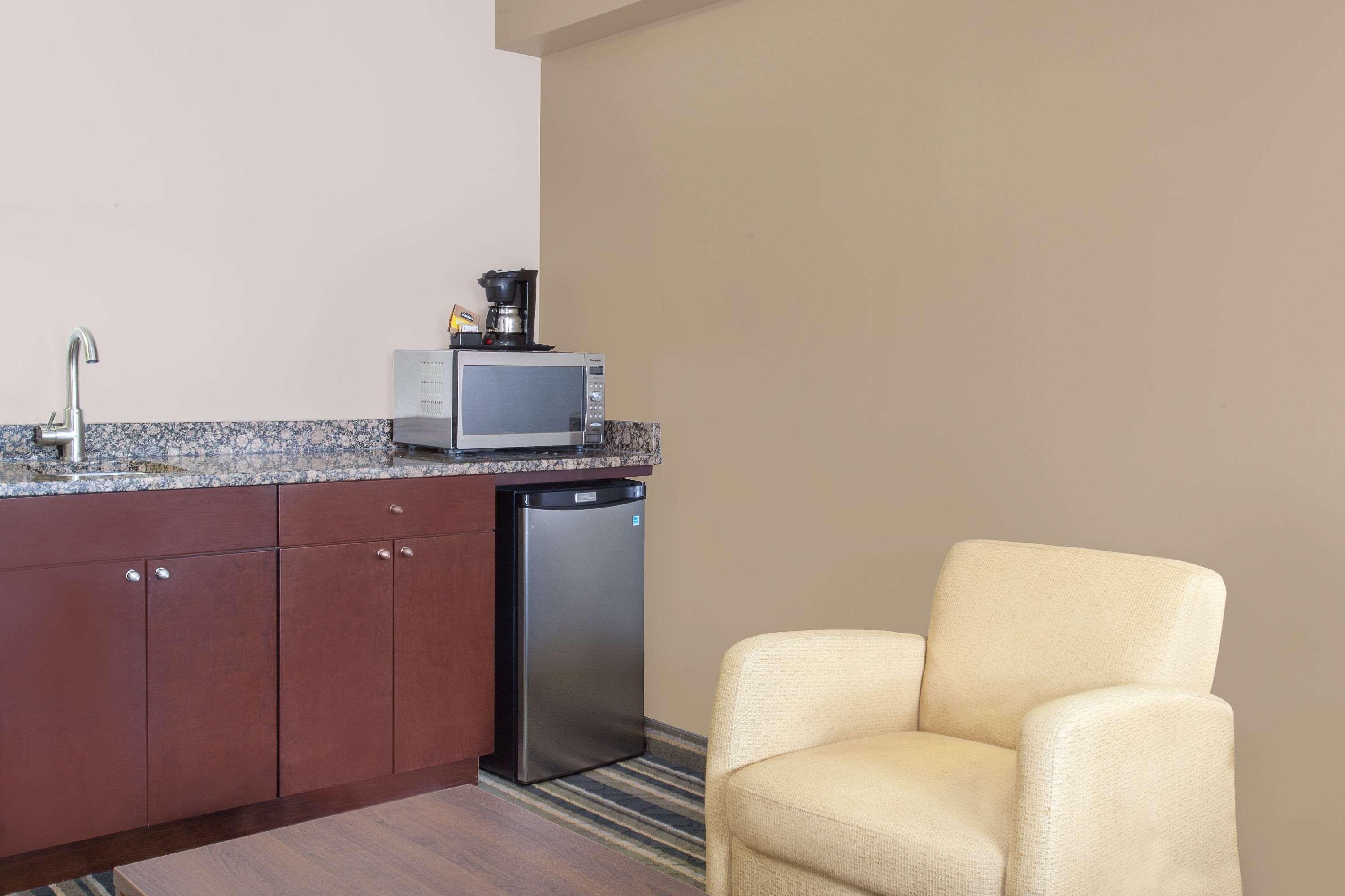במוטל Super 8 By Wyndham Brandon Mb מראה חיצוני תמונה