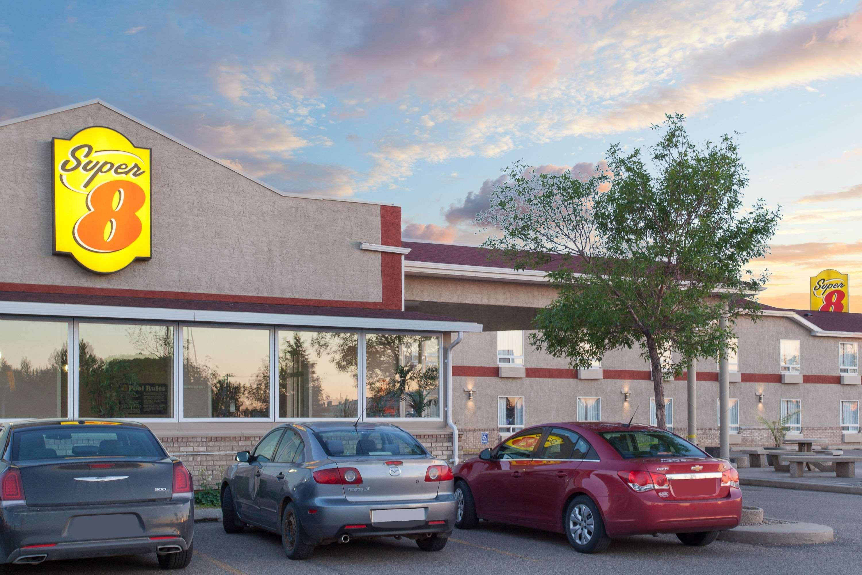 במוטל Super 8 By Wyndham Brandon Mb מראה חיצוני תמונה