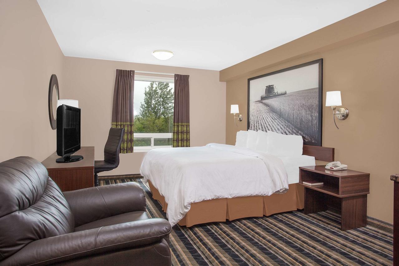 במוטל Super 8 By Wyndham Brandon Mb מראה חיצוני תמונה