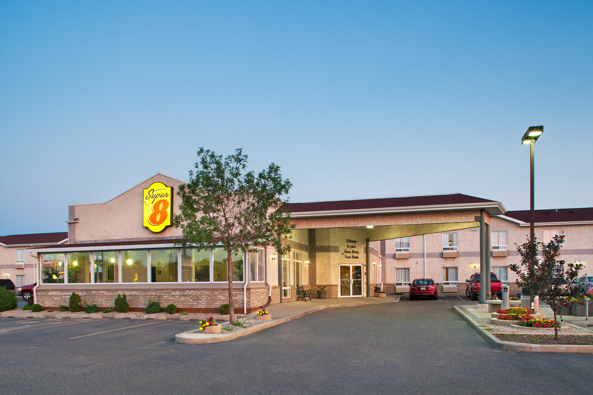 במוטל Super 8 By Wyndham Brandon Mb מראה חיצוני תמונה