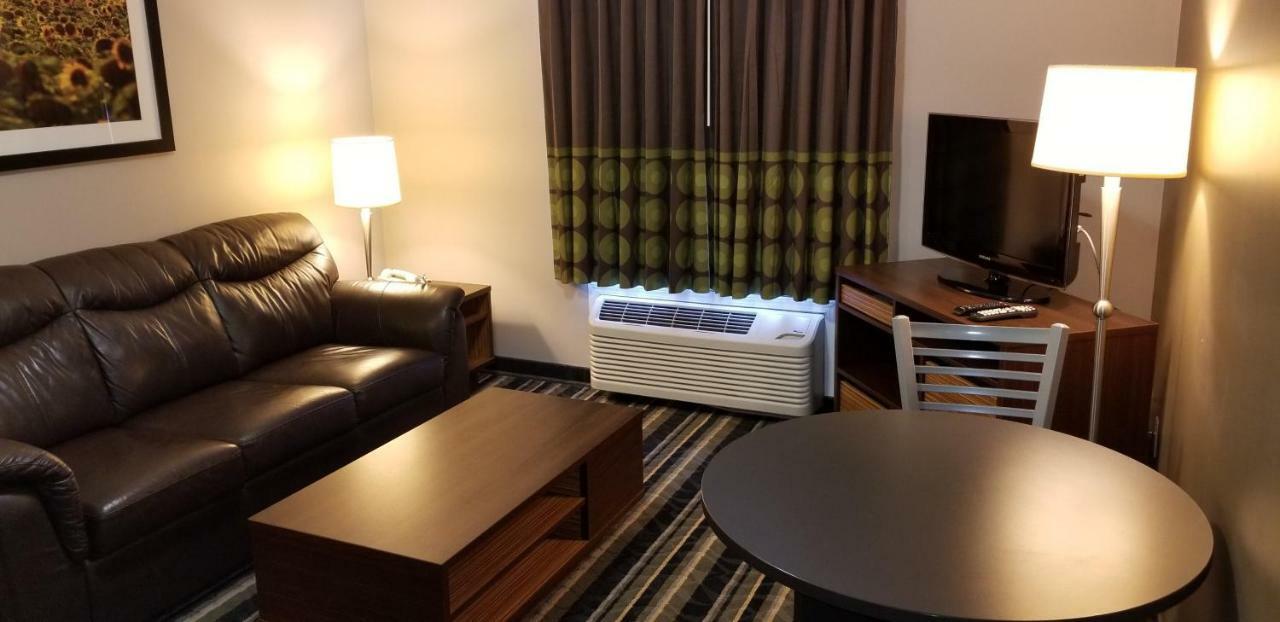 במוטל Super 8 By Wyndham Brandon Mb מראה חיצוני תמונה